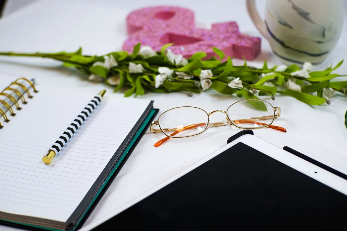 Digital vs Paper Note-Taking: A Practical Comparison for Busy People